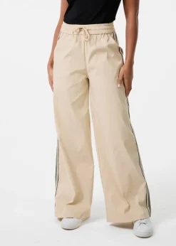 Trousers><noscript><img width=