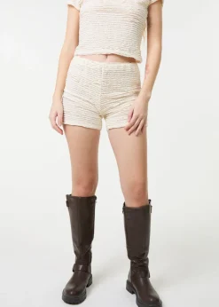 Skirts><noscript><img width=