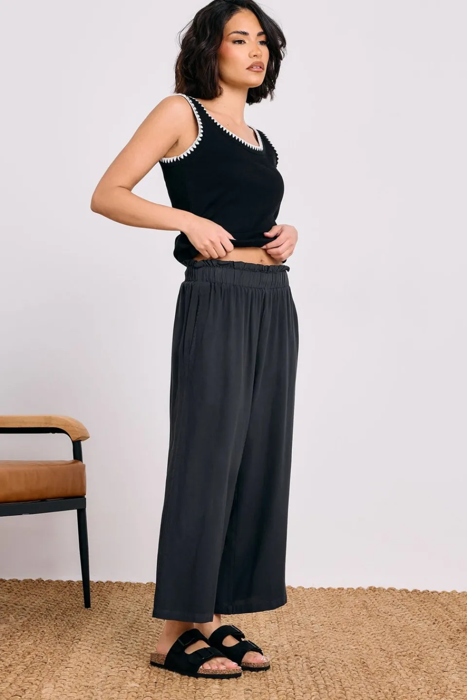 Trousers>PIXIEGIRL Petite Black Acid Wash Cropped Trousers