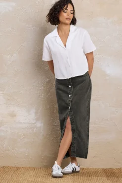 Skirts><noscript><img width=