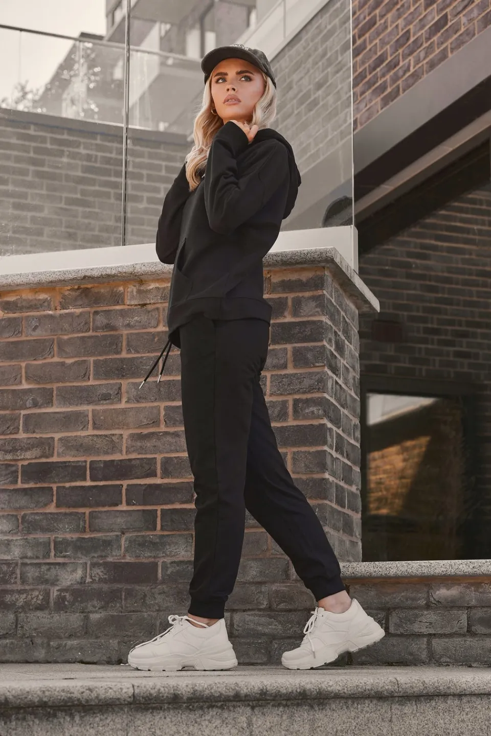 Trousers>PIXIEGIRL Petite Black Elasticated Waist Cuffed Joggers