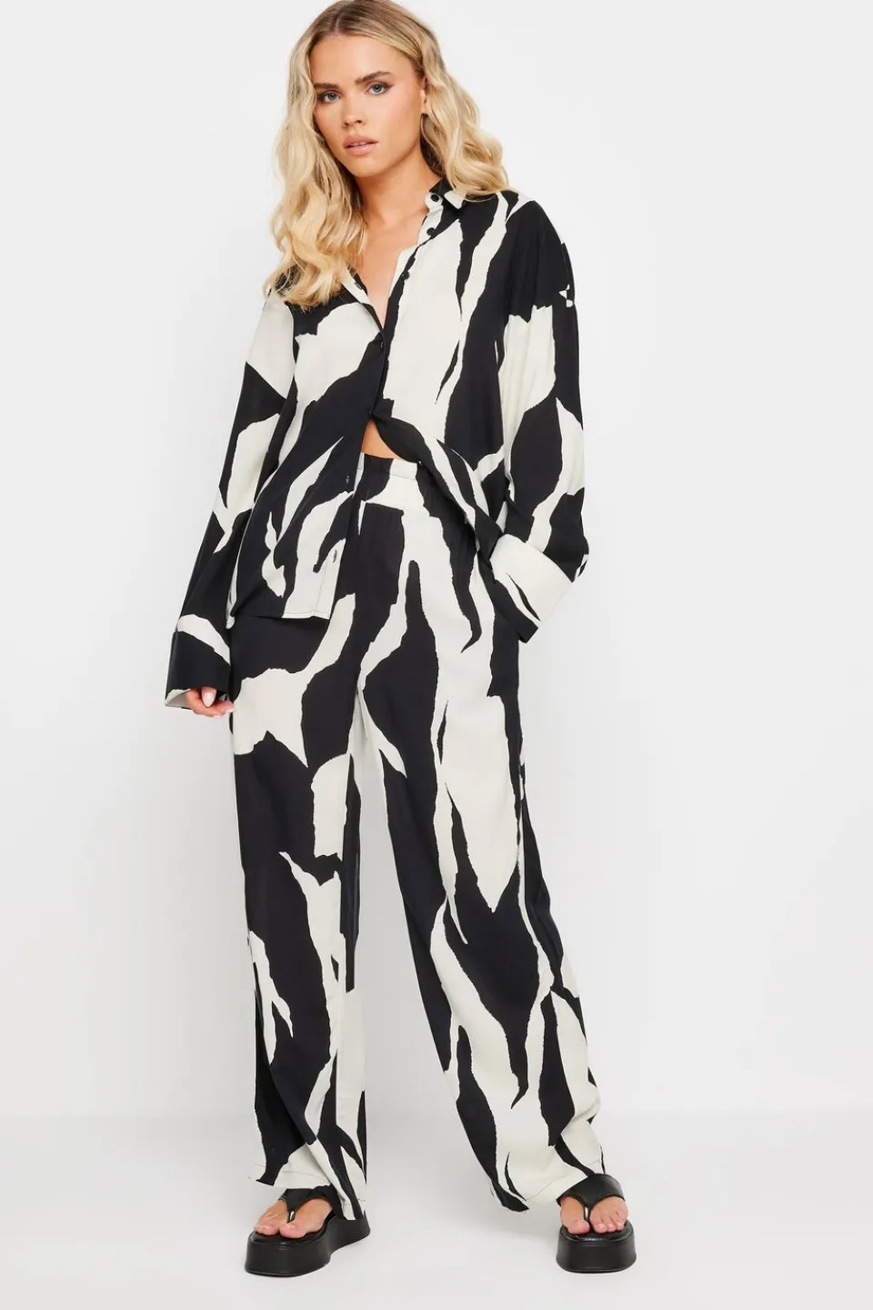 Tops>PIXIEGIRL Petite Black Mono Abstract Print Shirt
