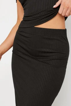 Skirts><noscript><img width=