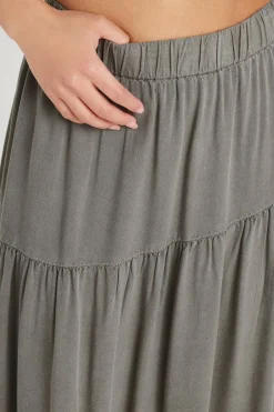 Skirts><noscript><img width=