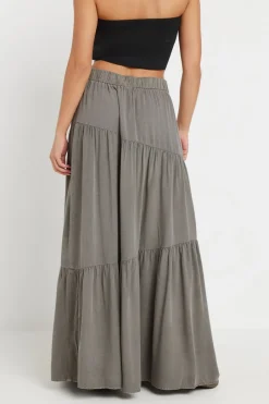 Skirts><noscript><img width=