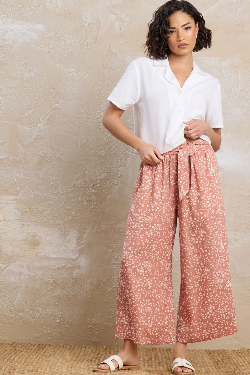 Trousers>PIXIEGIRL Petite Coral Pink Ditsy Floral Cropped Trousers