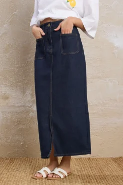 Skirts><noscript><img width=