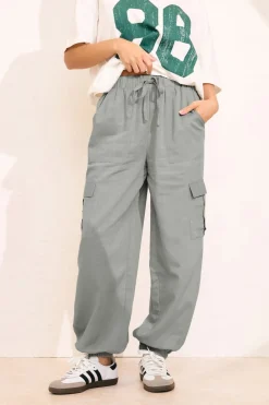 Trousers><noscript><img width=