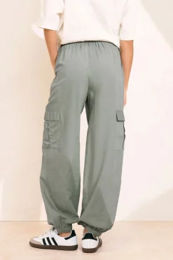 Trousers><noscript><img width=