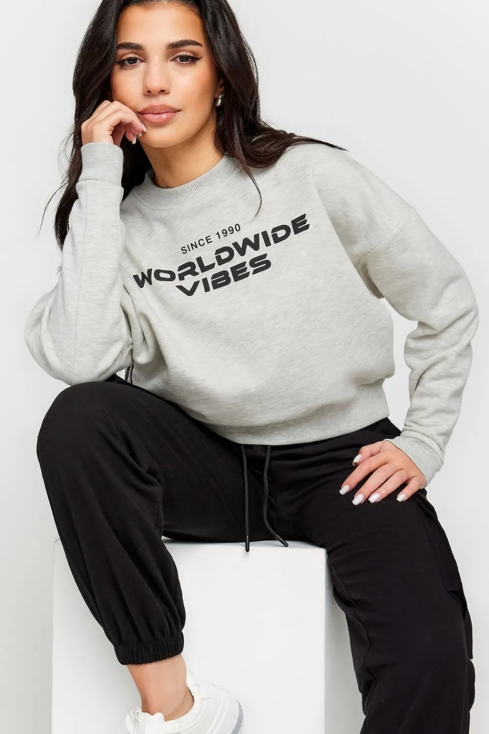 Tops>PIXIEGIRL Petite Light Grey 'Worldwide Vibes' Slogan Cropped Sweatshirt