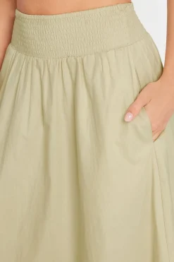 Skirts><noscript><img width=