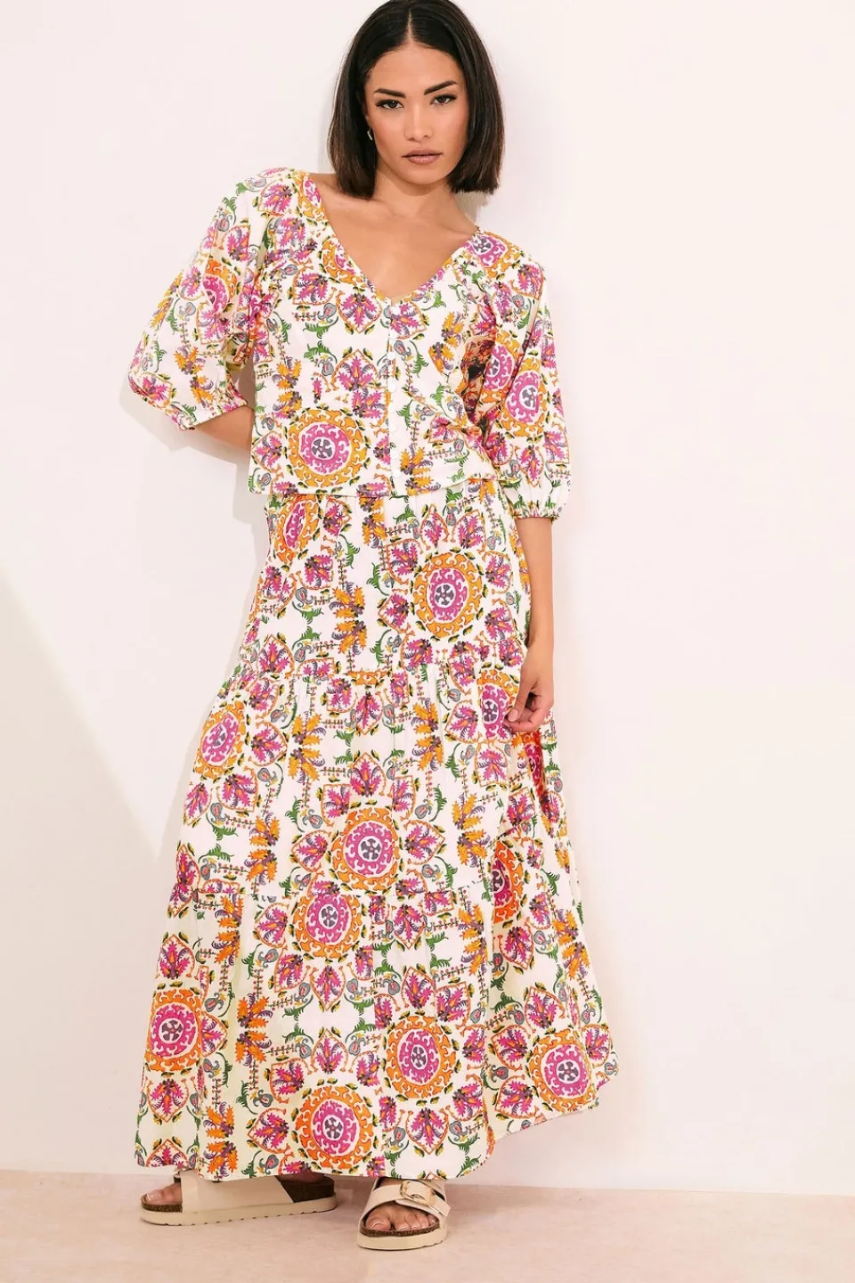 Skirts>PIXIEGIRL Petite White Abstract Tile Tiered Maxi Skirt