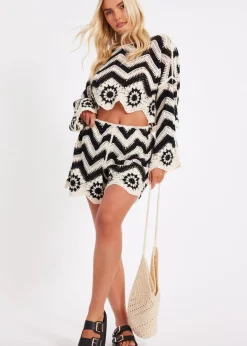 Shorts>Quiz Black Crochet Scalloped Shorts