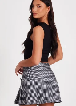 Skirts><noscript><img width=
