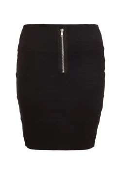 Skirts><noscript><img width=