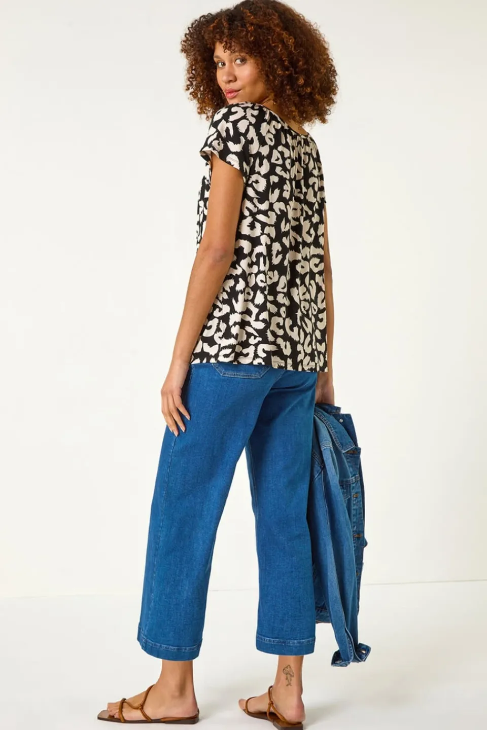 T-Shirts>Roman Black Animal Print V Neck Stretch Top