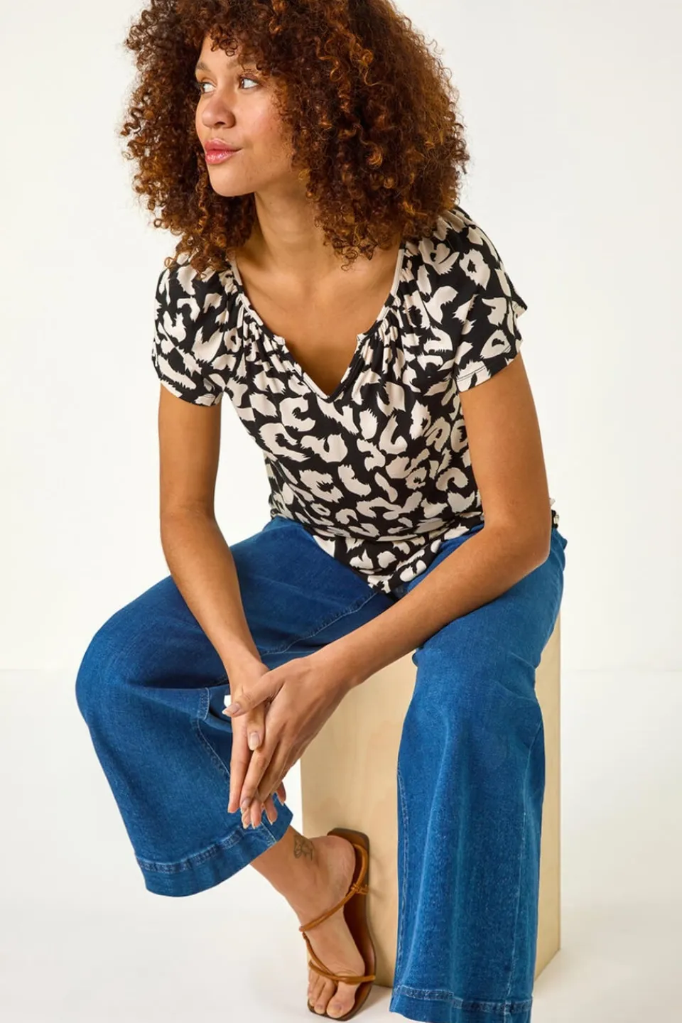 T-Shirts>Roman Black Animal Print V Neck Stretch Top
