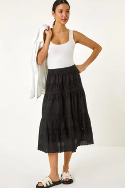 Skirts><noscript><img width=