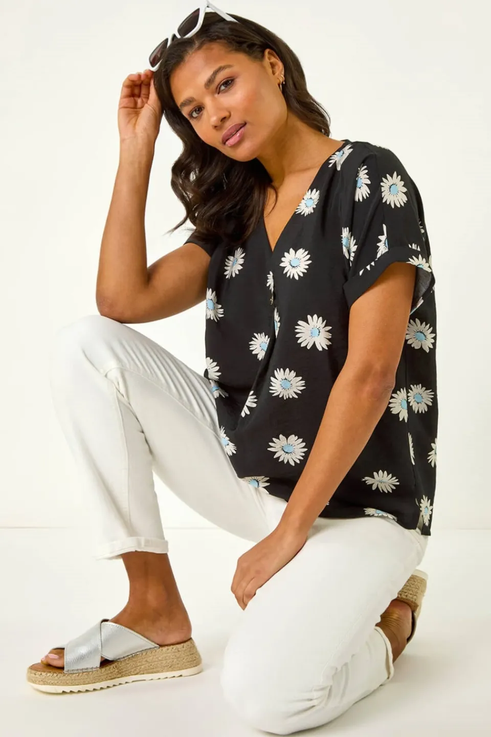 Tops>Roman Black Daisy Print Pleat Front Top