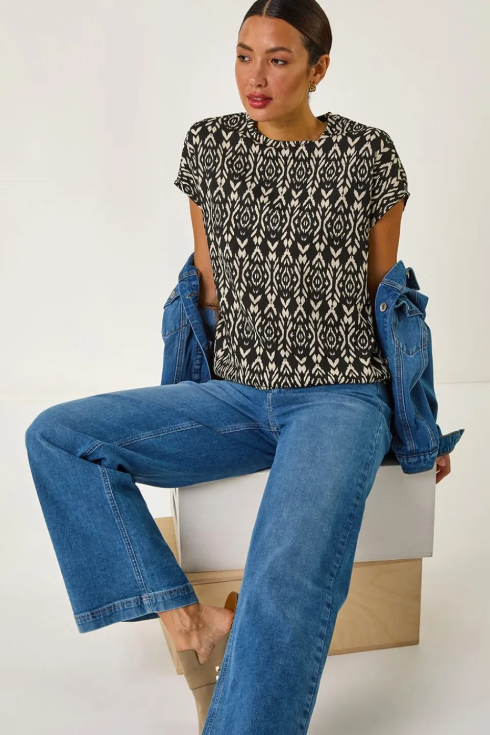 Tops>Roman Black Geometric Ikat Print Bubble Hem Top