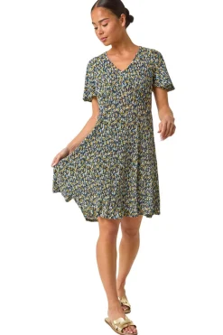 Dresses>Roman Black Petite Floral Crinkle Dress