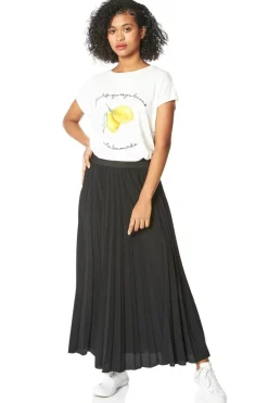 Skirts><noscript><img width=