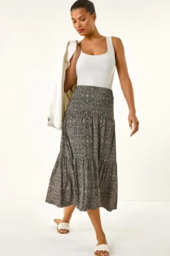 Skirts><noscript><img width=
