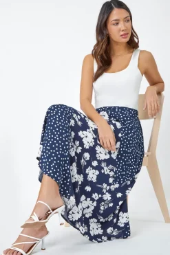 Skirts><noscript><img width=