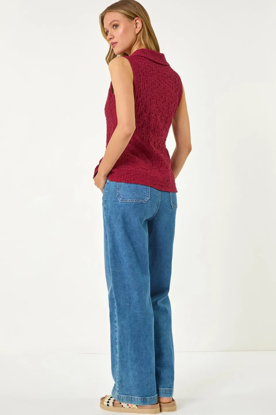 Tops>Roman Burgundy Wine Textured Sleeveless Buttoned Blouse