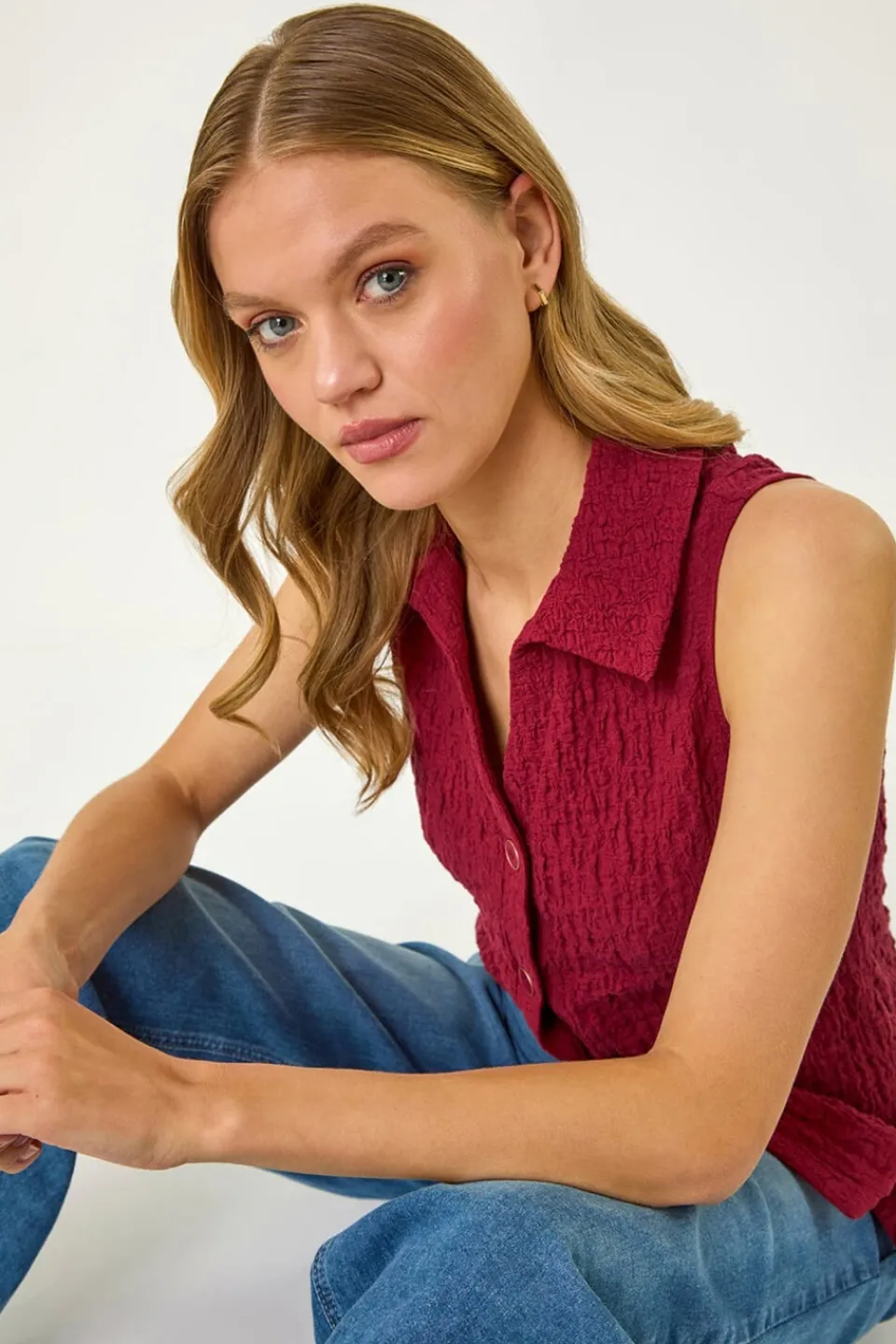 Tops>Roman Burgundy Wine Textured Sleeveless Buttoned Blouse