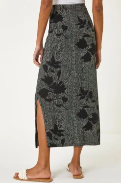 Skirts><noscript><img width=