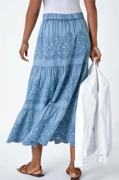 Skirts><noscript><img width=