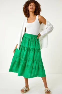 Skirts><noscript><img width=