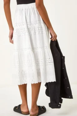 Skirts><noscript><img width=