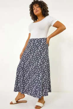 Skirts><noscript><img width=