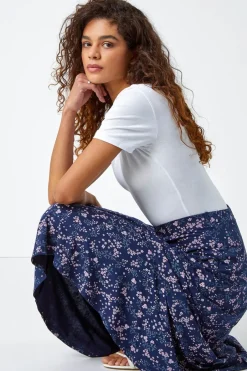 Skirts><noscript><img width=