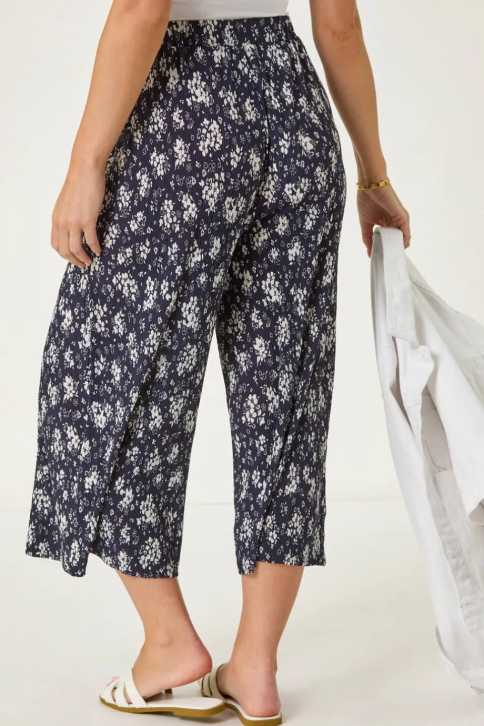 Trousers>Roman Navy Petite Floral Crinkle Cropped Trouser