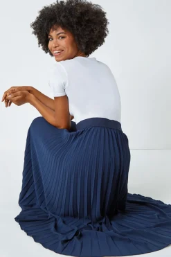 Skirts><noscript><img width=