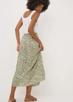 Skirts><noscript><img width=