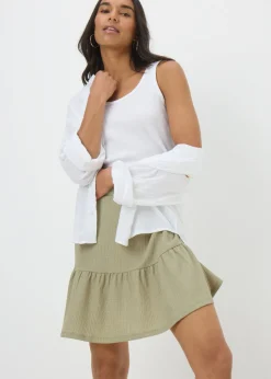 Skirts><noscript><img width=