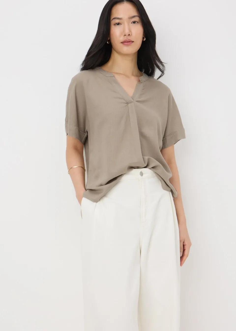 Tops>Papaya Linen Blend V-Neck Top Taupe