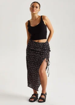 Skirts><noscript><img width=