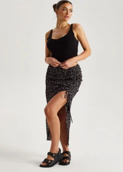 Skirts><noscript><img width=