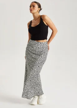 Skirts><noscript><img width=
