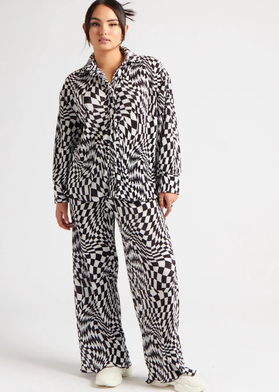 Tops>Urban Bliss Black Geometric Plisse Oversized Shirt