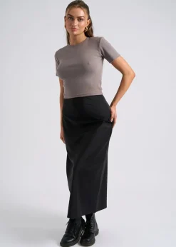 Skirts><noscript><img width=