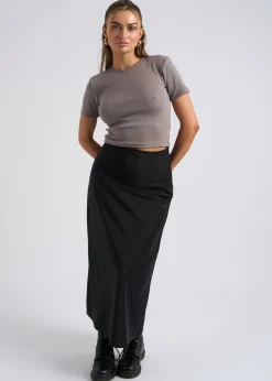 Skirts><noscript><img width=