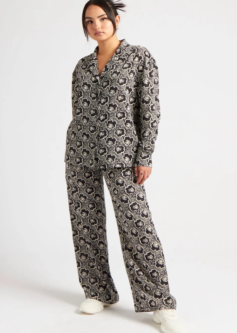 Tops>Urban Bliss Black Stencil Floral Oversized Shirt