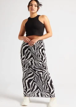 Skirts><noscript><img width=