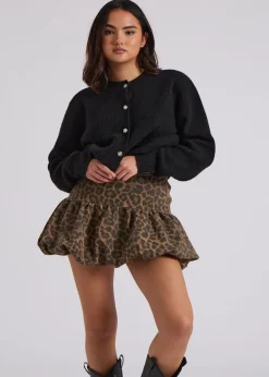 Skirts><noscript><img width=
